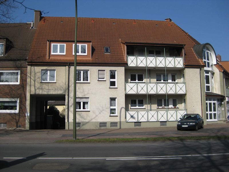 Datei:Zwei Gebaeude mit einseitiger Durchfahrt-05-Foto-V1.jpg